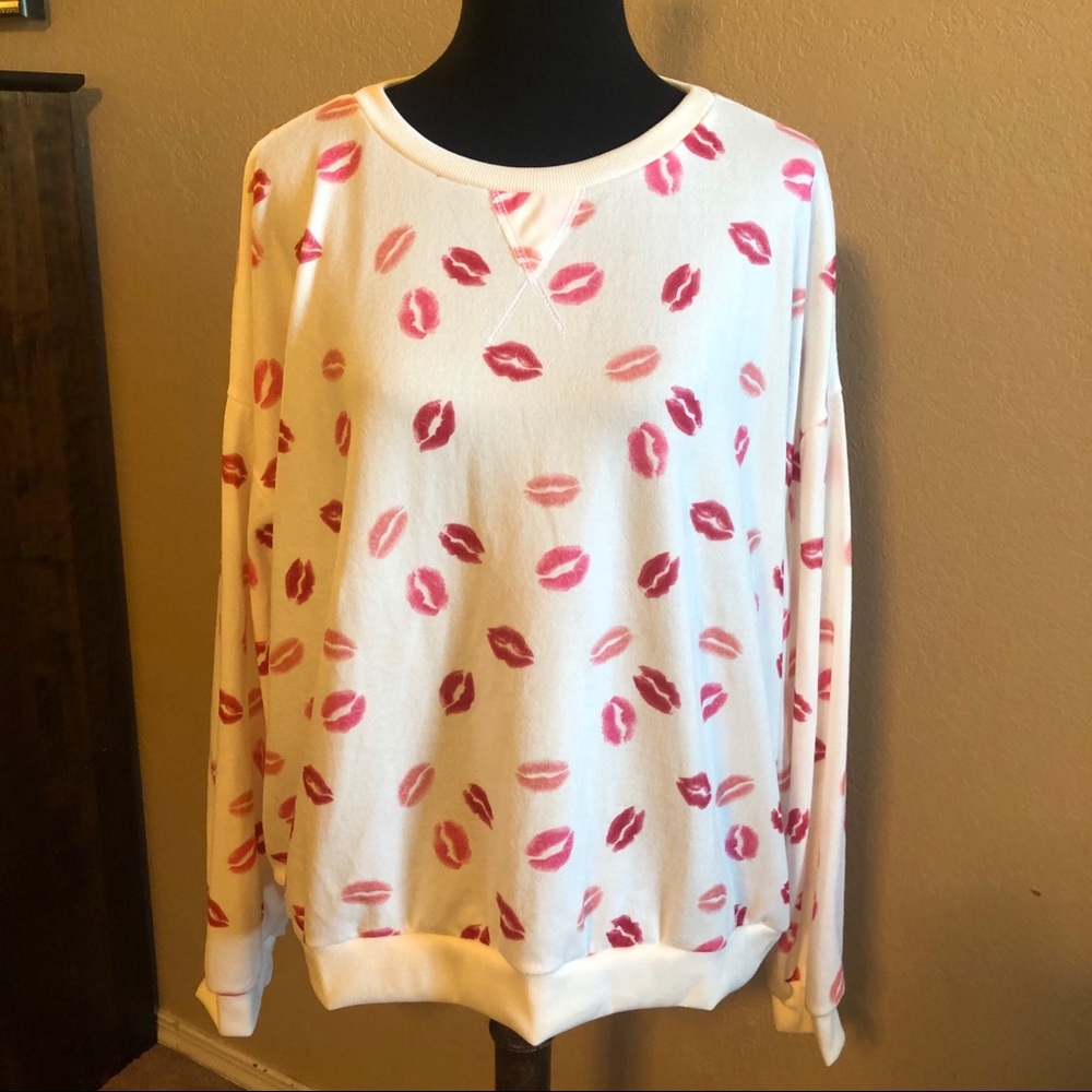 Lip Sweater